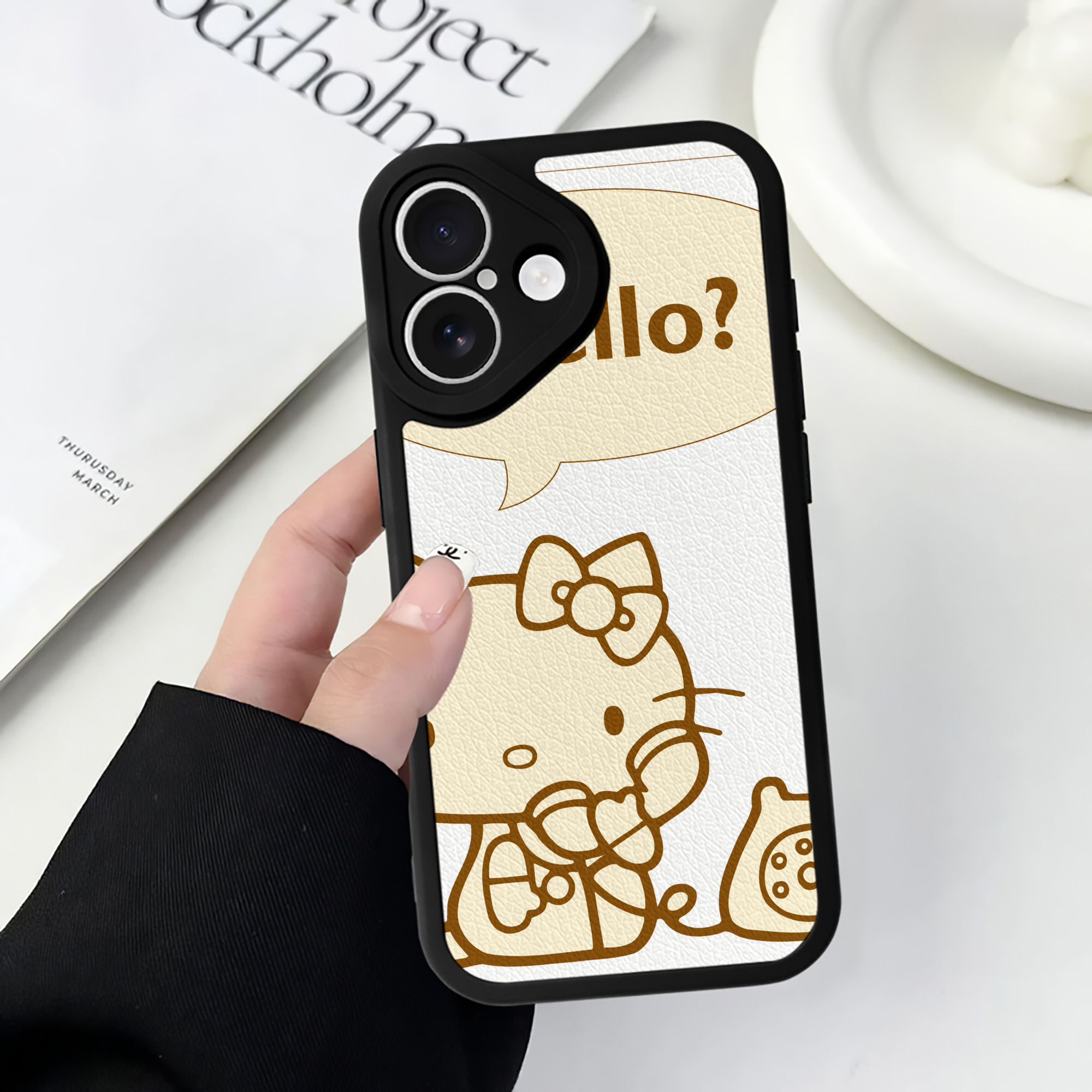 （画像用） Hello Kitty ハローキティ 【iPhone 16シリーズ対応】シリコンスマホケース（レザー調） 材質：シリコン